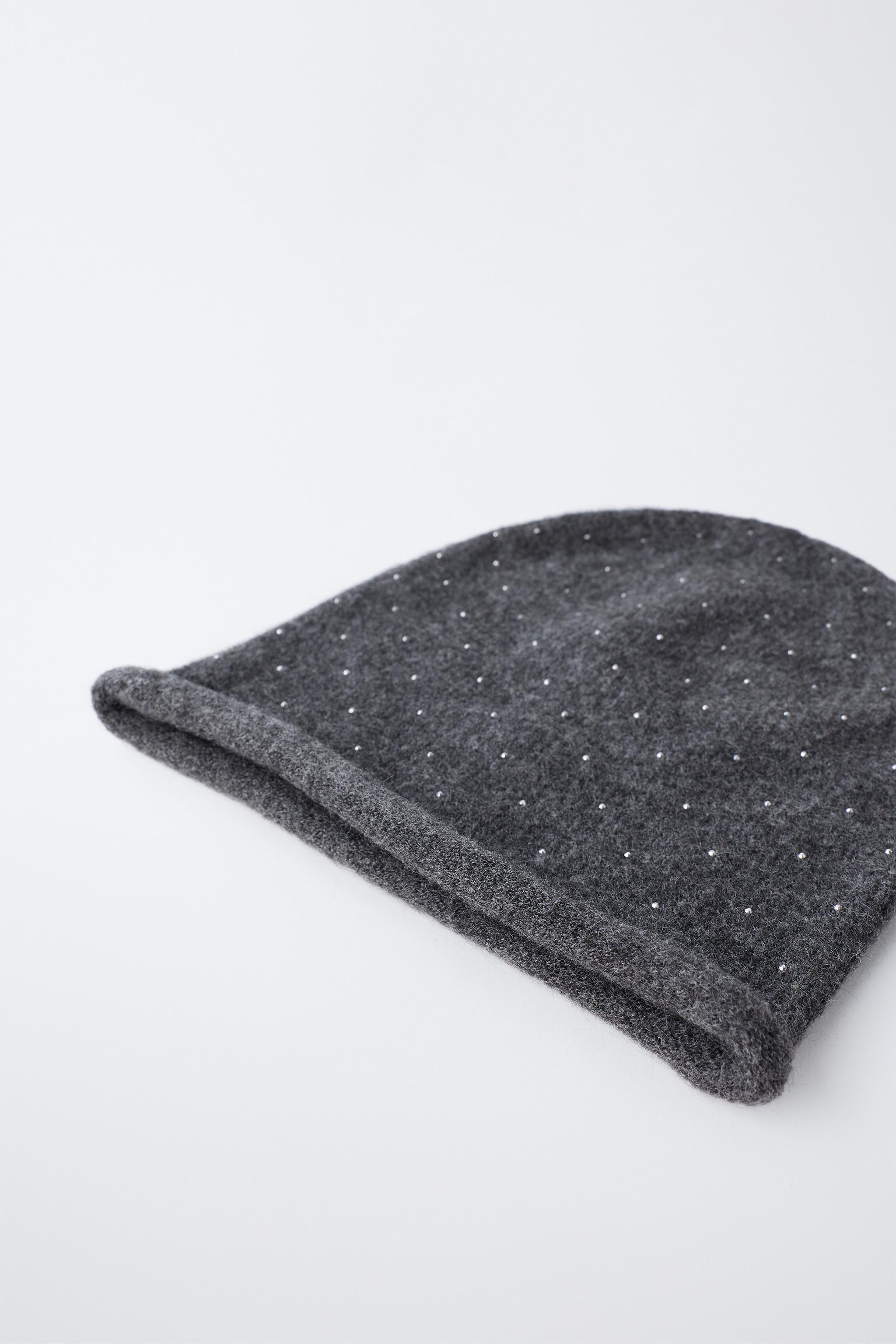 BONNET EN MAILLE AVEC BRILLANTS